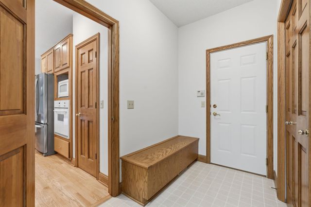 9272 Duckwood Trail, Woodbury, MN 55125