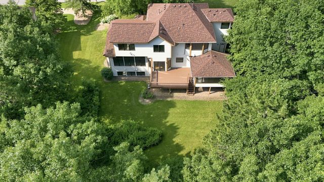 9272 Duckwood Trail, Woodbury, MN 55125