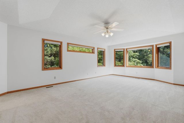 9272 Duckwood Trail, Woodbury, MN 55125