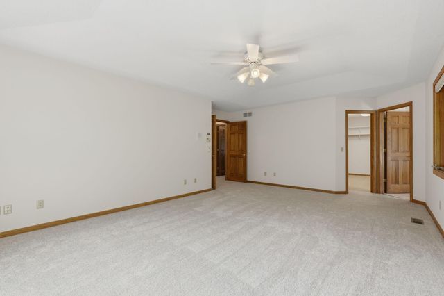 9272 Duckwood Trail, Woodbury, MN 55125