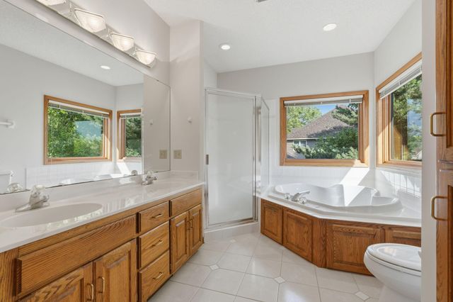 9272 Duckwood Trail, Woodbury, MN 55125
