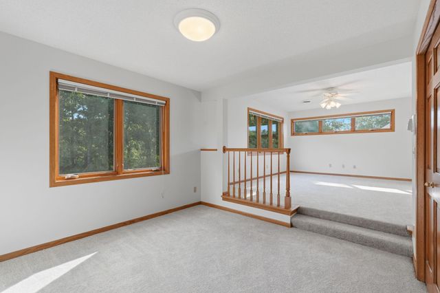 9272 Duckwood Trail, Woodbury, MN 55125