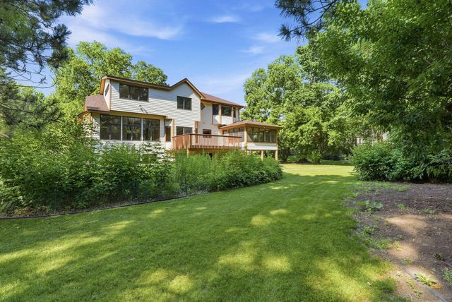 9272 Duckwood Trail, Woodbury, MN 55125