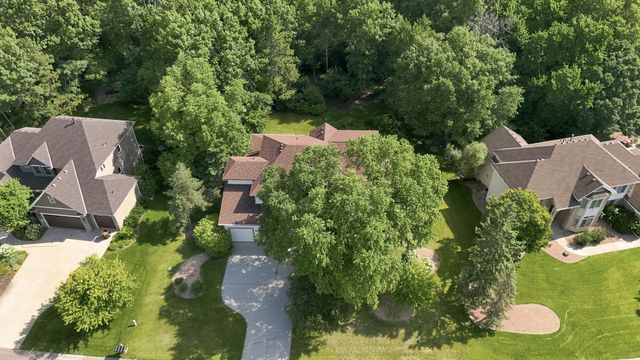 9272 Duckwood Trail, Woodbury, MN 55125