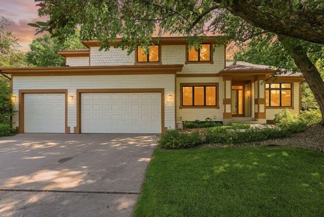 9272 Duckwood Trail, Woodbury, MN 55125