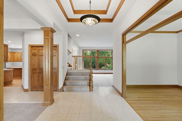 9272 Duckwood Trail, Woodbury, MN 55125