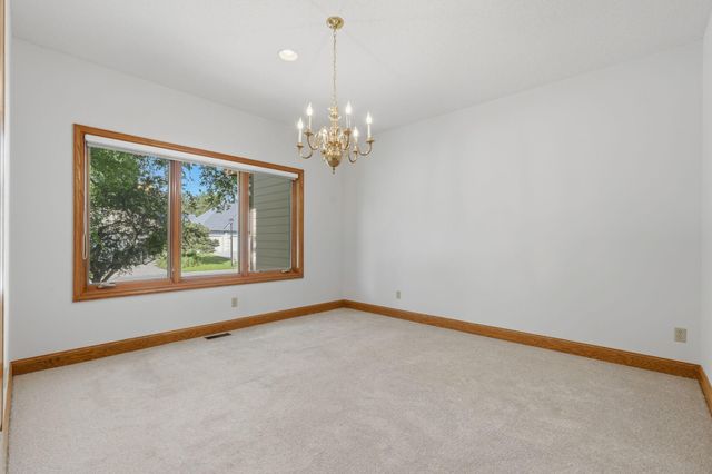 9272 Duckwood Trail, Woodbury, MN 55125