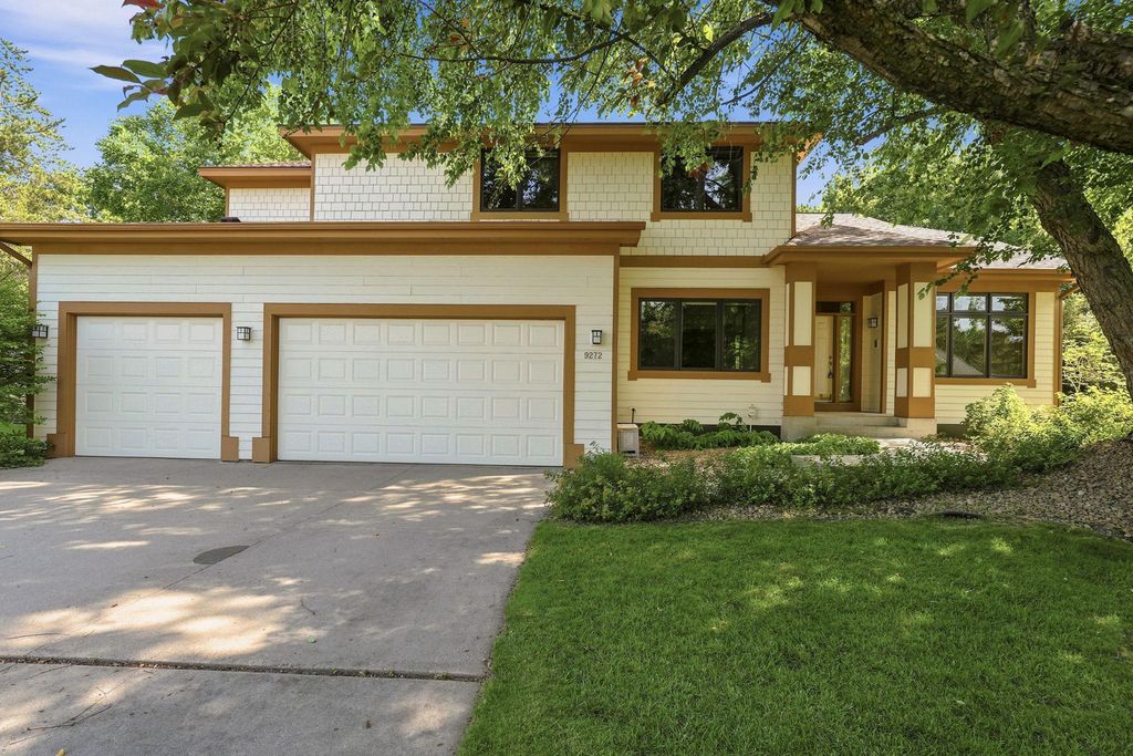 9272 Duckwood Trail, Woodbury, MN 55125
