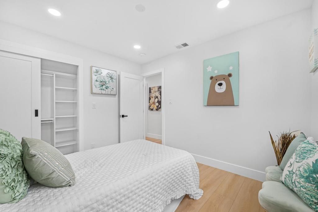 Image 17 of property listing at 6924 Bollinger Road, San Jose, CA 95129