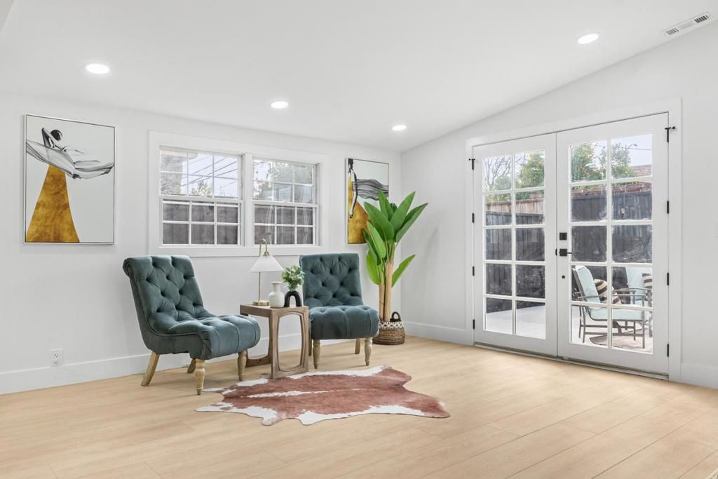 Image 6 of property listing at 6924 Bollinger Road, San Jose, CA 95129