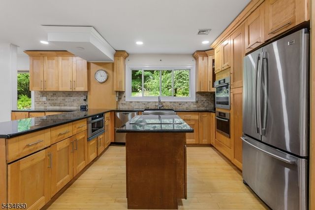 596 Terhune Dr, Wayne Twp., NJ 07470
