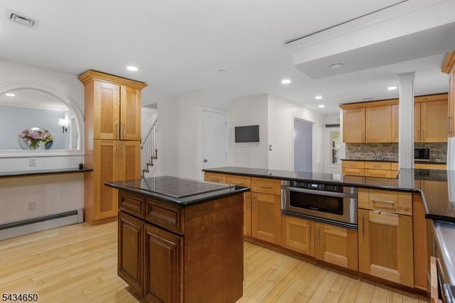 596 Terhune Dr, Wayne Twp., NJ 07470
