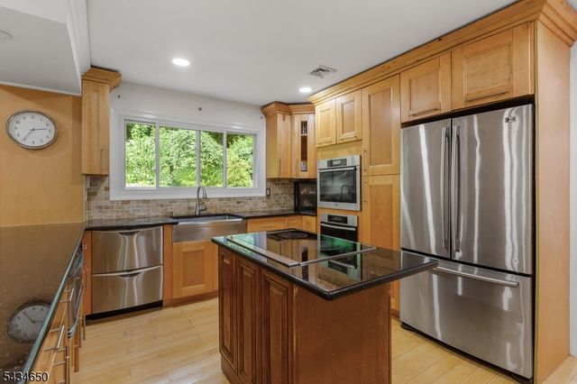 596 Terhune Dr, Wayne Twp., NJ 07470
