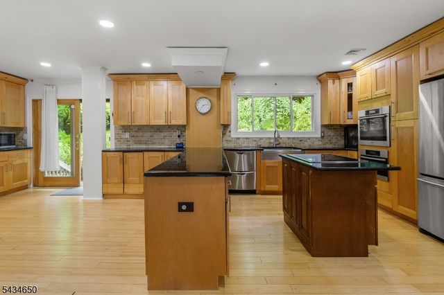 596 Terhune Dr, Wayne Twp., NJ 07470