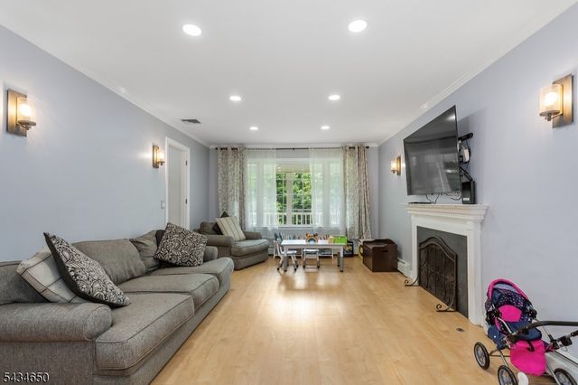 596 Terhune Dr, Wayne Twp., NJ 07470