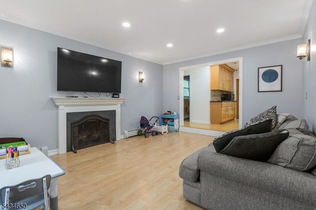 596 Terhune Dr, Wayne Twp., NJ 07470