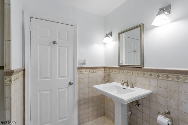 596 Terhune Dr, Wayne Twp., NJ 07470