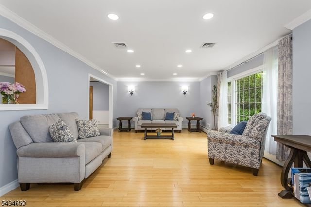 596 Terhune Dr, Wayne Twp., NJ 07470