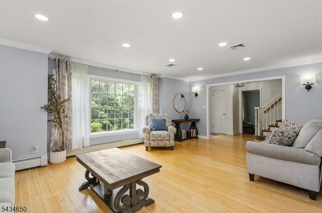 596 Terhune Dr, Wayne Twp., NJ 07470