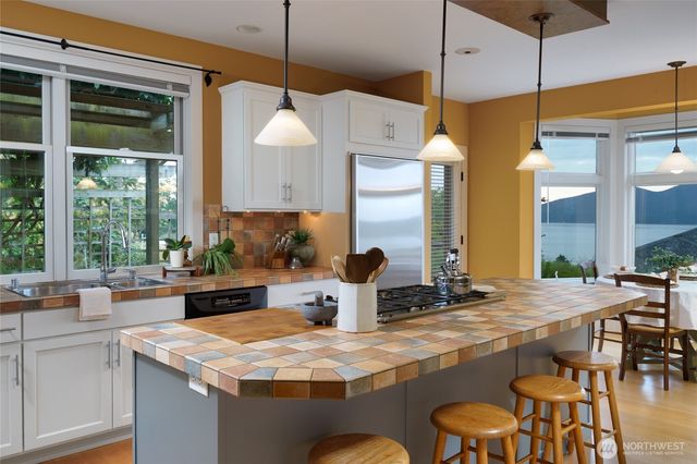 1608 Georgia Place, Anacortes, WA 98221