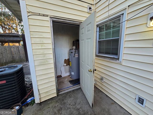 1685 Hunting Creek Drive SE, Conyers, GA 30013