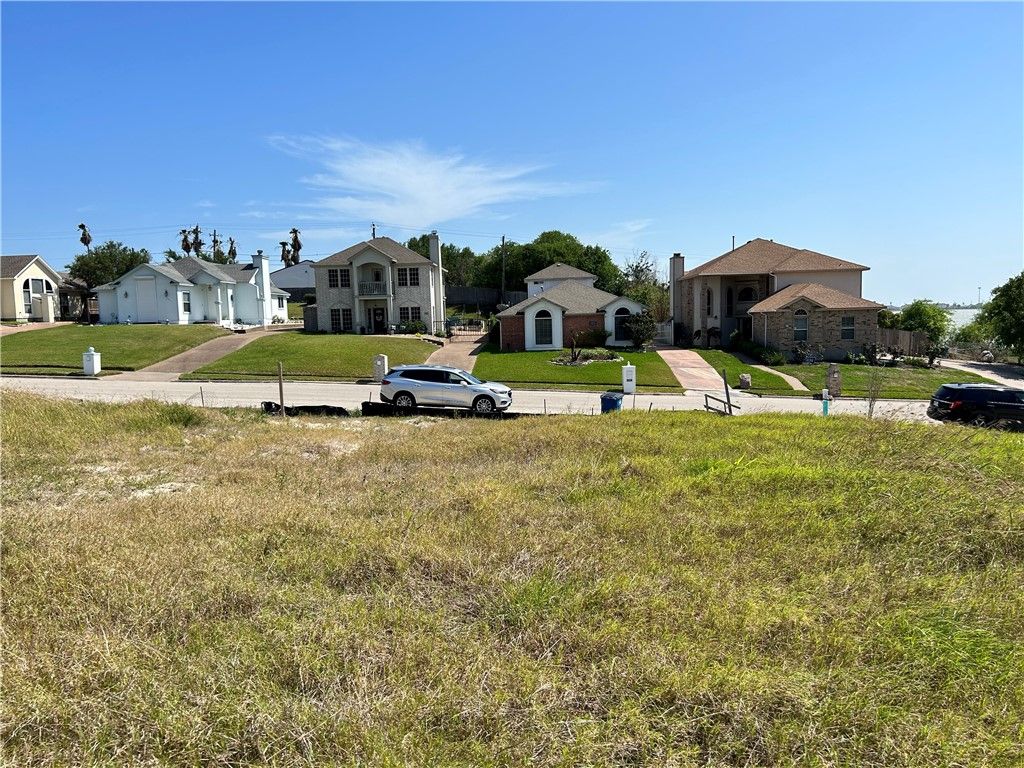 1009 Bluff Dr, Portland, TX 78374 — photo 2