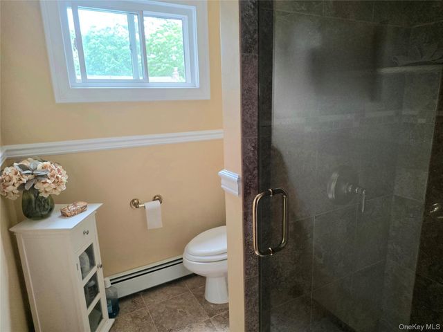 15 Winthrop Place, Deer Park, NY 11729