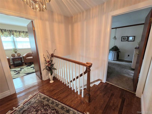 15 Winthrop Place, Deer Park, NY 11729