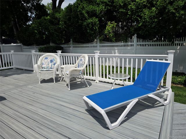 15 Winthrop Place, Deer Park, NY 11729
