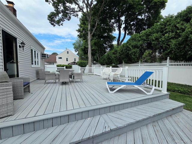 15 Winthrop Place, Deer Park, NY 11729