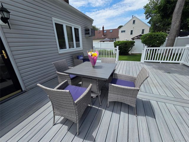 15 Winthrop Place, Deer Park, NY 11729