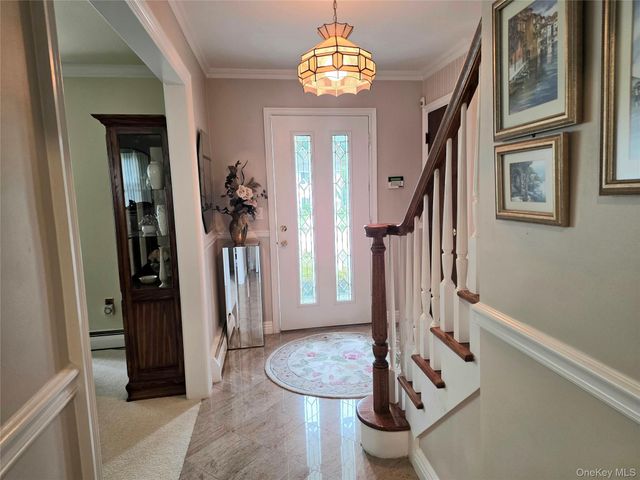 15 Winthrop Place, Deer Park, NY 11729