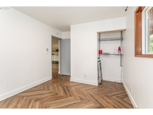 5005 Sw MITCHELL St 13, Portland, OR 97221