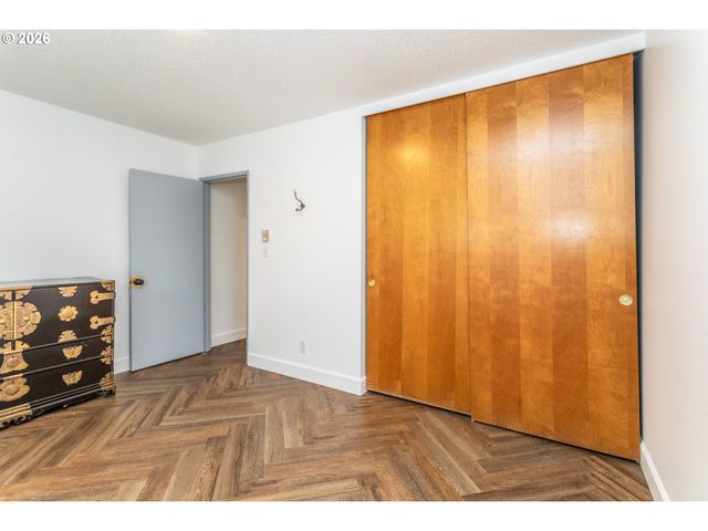 5005 Sw MITCHELL St 13, Portland, OR 97221