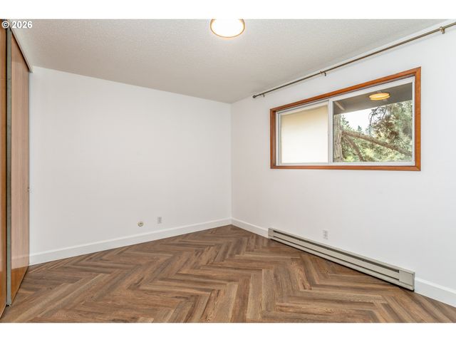5005 Sw MITCHELL St 13, Portland, OR 97221