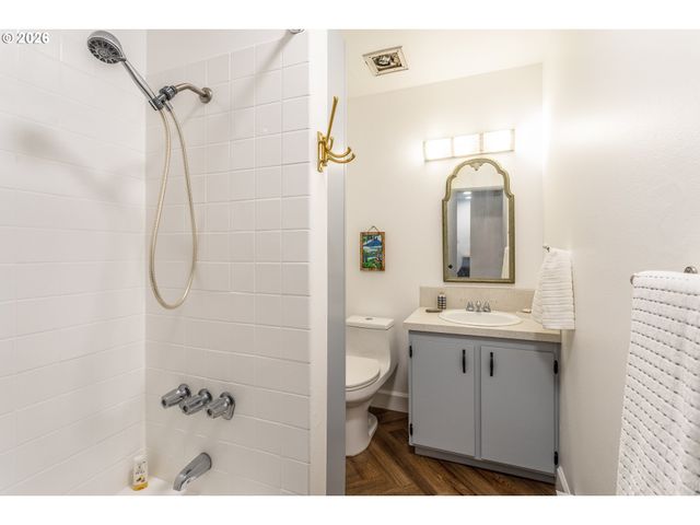 5005 Sw MITCHELL St 13, Portland, OR 97221