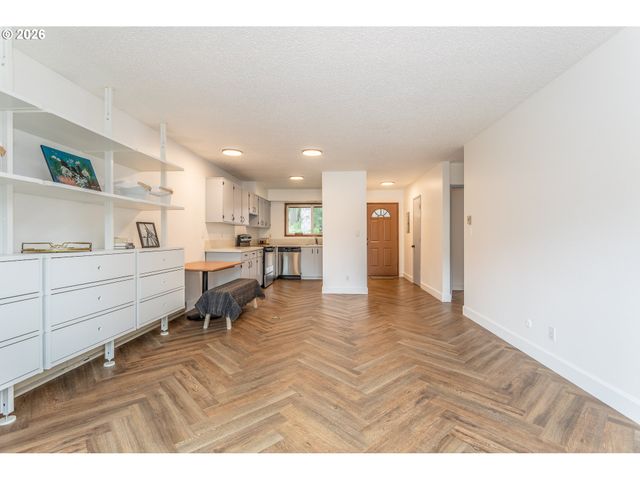 5005 Sw MITCHELL St 13, Portland, OR 97221