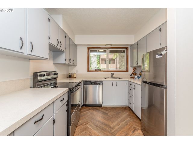 5005 Sw MITCHELL St 13, Portland, OR 97221