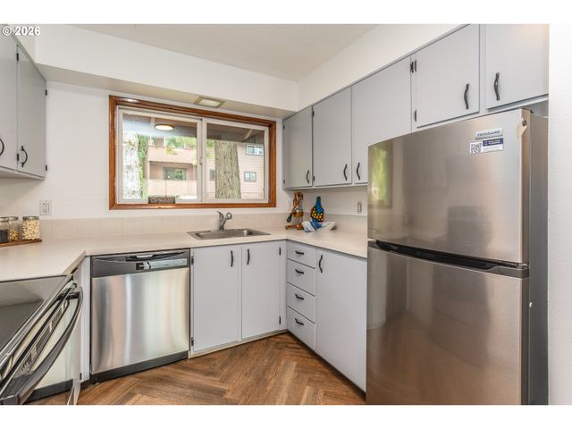 5005 Sw MITCHELL St 13, Portland, OR 97221