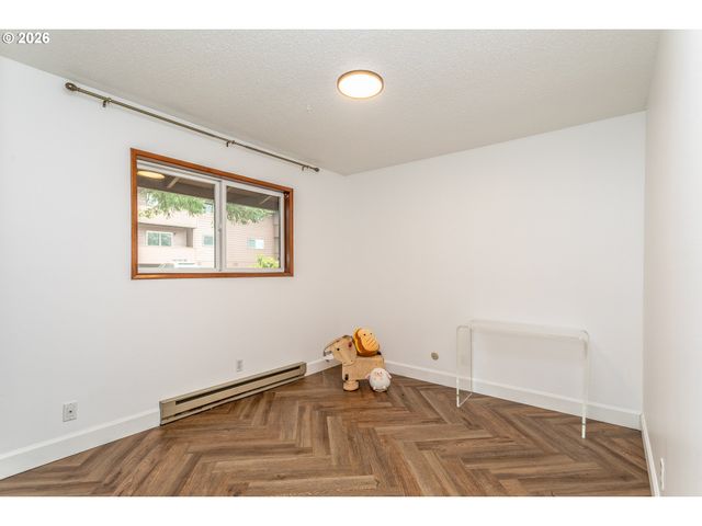 5005 Sw MITCHELL St 13, Portland, OR 97221