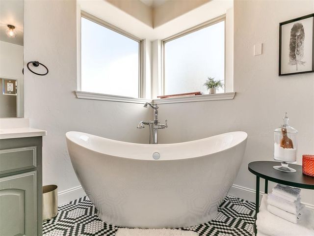 20300 Antler Farms Drive, Edmond, OK 73012