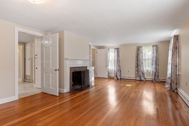 1218 Main St, Leominster, MA 01453