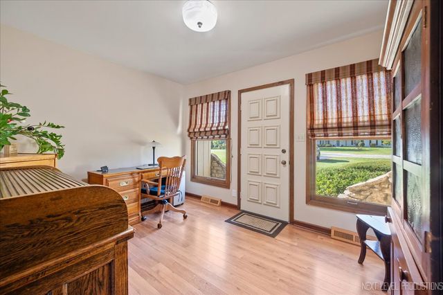 39W955 Deer Run Drive, St. Charles, IL 60175