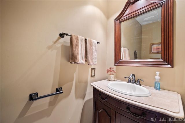 39W955 Deer Run Drive, St. Charles, IL 60175