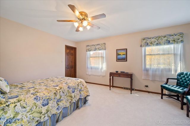 39W955 Deer Run Drive, St. Charles, IL 60175