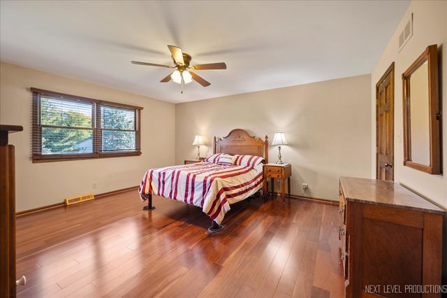 39W955 Deer Run Drive, St. Charles, IL 60175