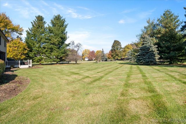 39W955 Deer Run Drive, St. Charles, IL 60175