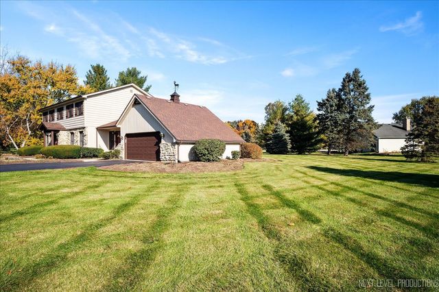 39W955 Deer Run Drive, St. Charles, IL 60175