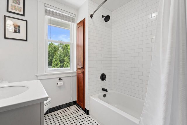 N65W5716 Columbia ROAD, Cedarburg, WI 53012