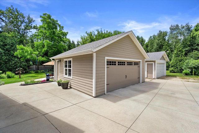N65W5716 Columbia ROAD, Cedarburg, WI 53012